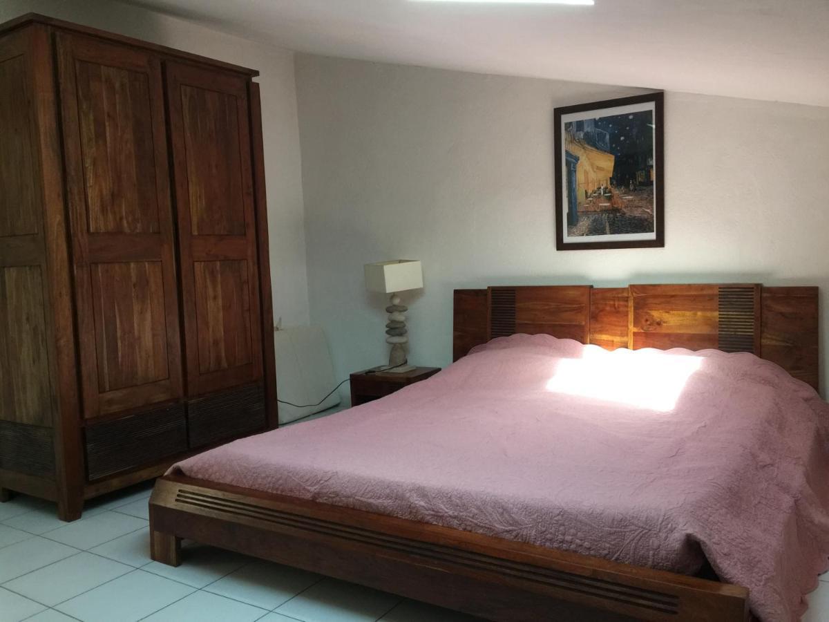 Bed and breakfast L'oasis-LES ISSAMBRES Extérieur photo